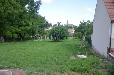 Terrain constructible - 2 300 m²