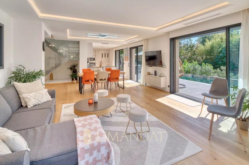 Villa - 260 m² - 8 pièces