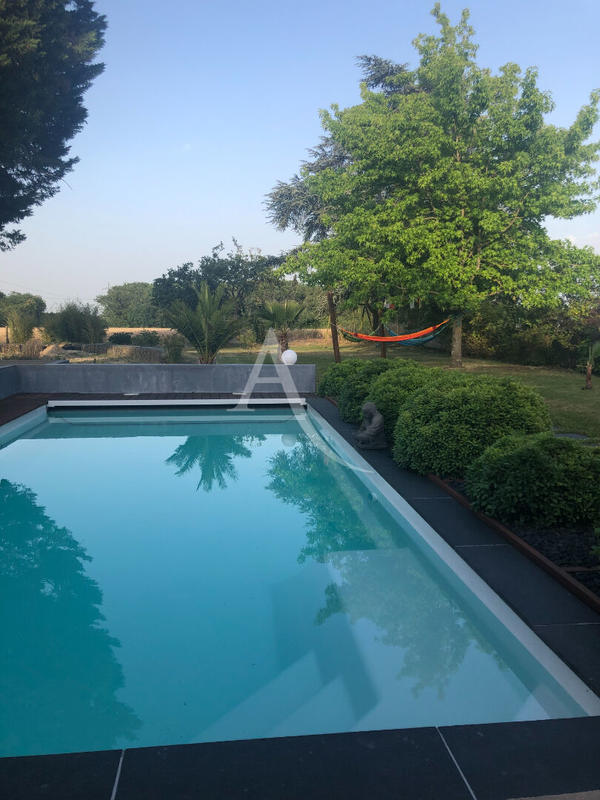 Villa - 211 m² - 6 pièces