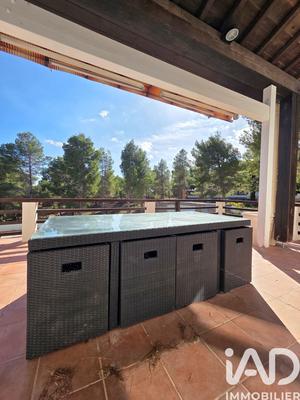 Maison - 220 m² - 5 pièces