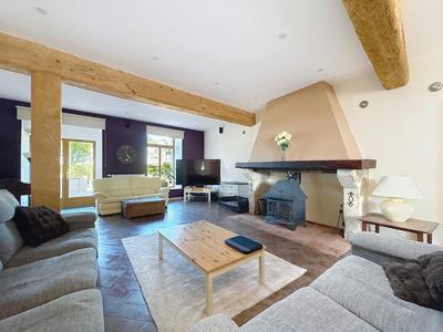Maison - 650 m² - 15 pièces