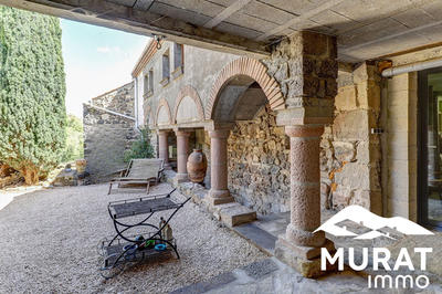 Maison - 440 m² - 8 pièces