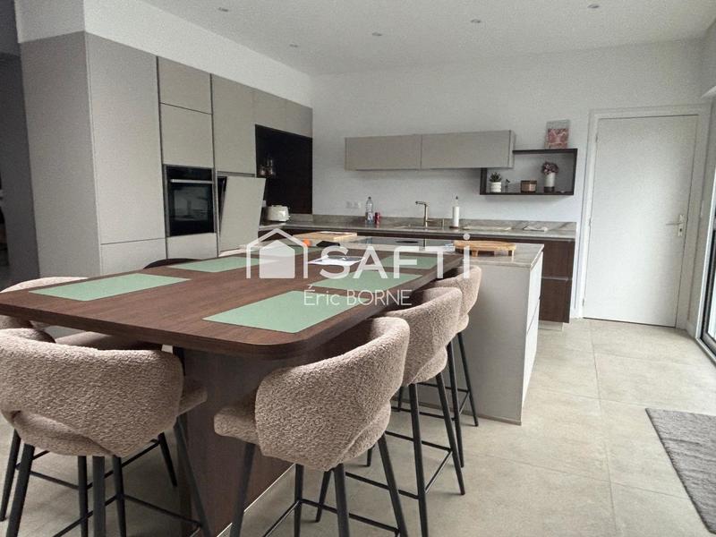 Maison - 200 m² - 8 pièces