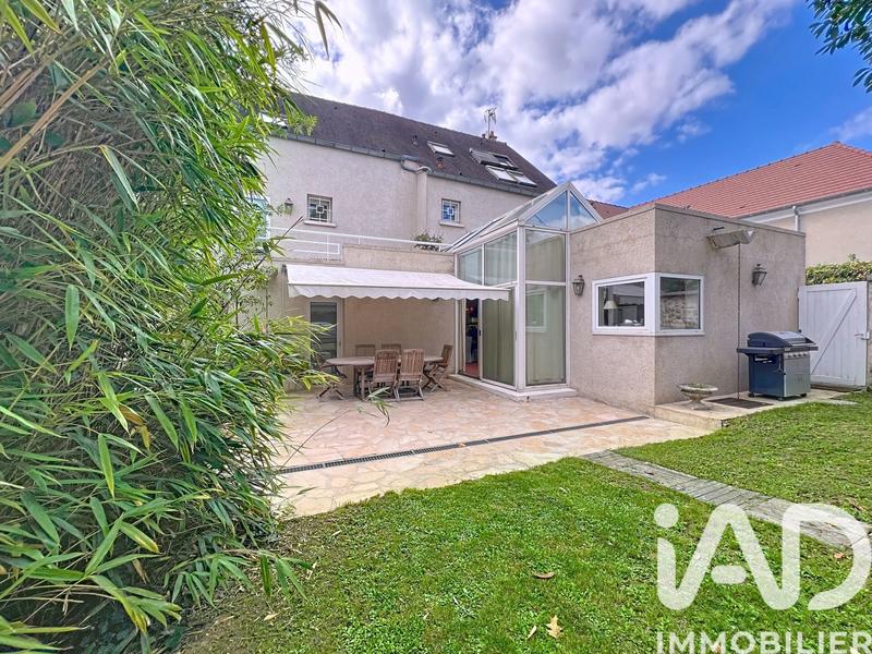 Maison - 290 m² - 8 pièces