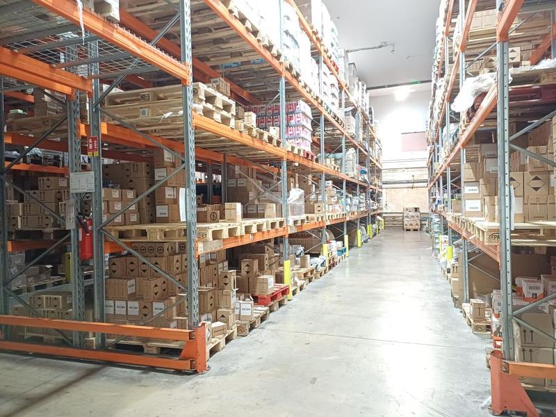 Entrepôt - 2 250 m²