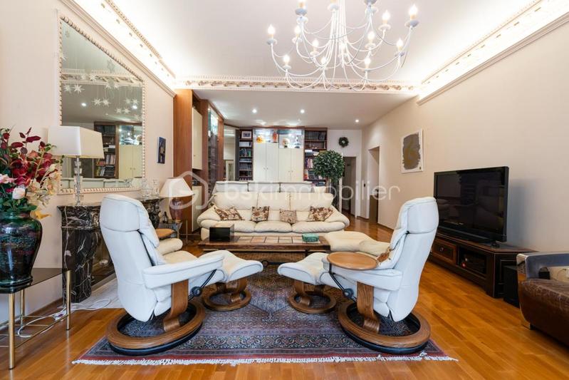 Appartement - 211 m² - 5 pièces