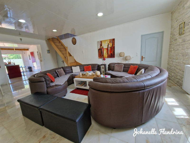 Maison - 260 m² - 8 pièces