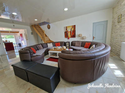 Maison - 260 m² - 8 pièces