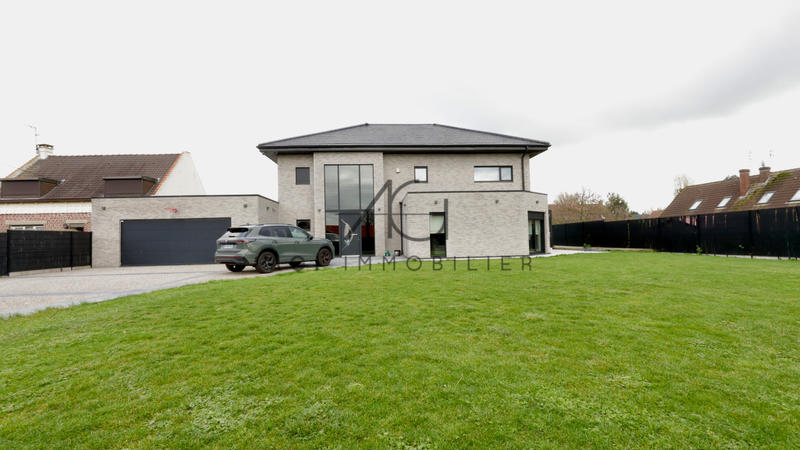 Maison - 228 m² - 5 pièces