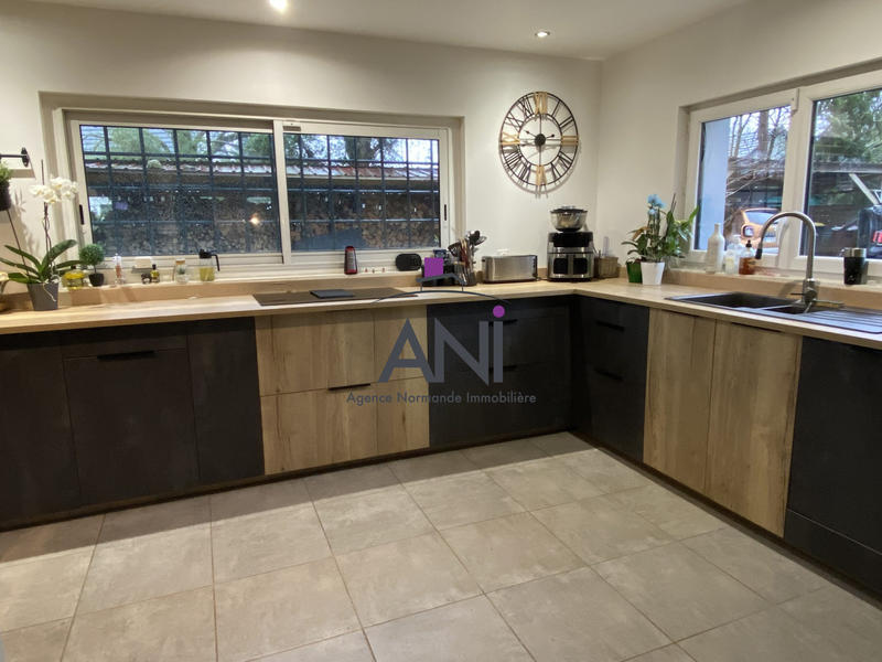 Maison - 242 m² - 11 pièces