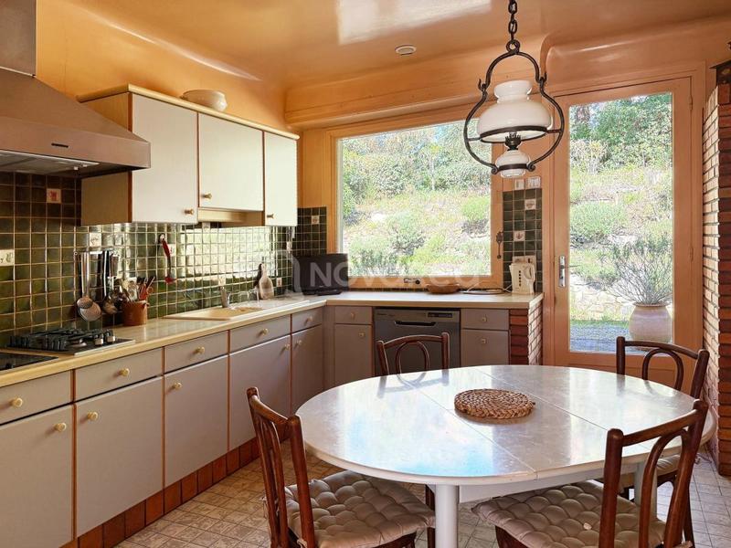 Maison - 205 m² - 9 pièces