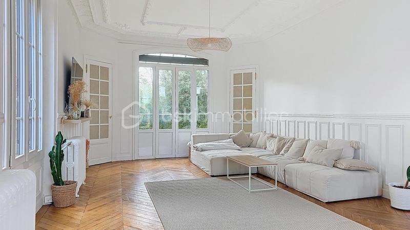 Propriété - 280 m² - 10 pièces