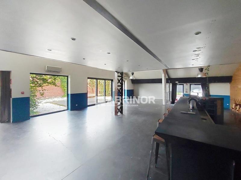 Services - 220 m² - 4 pièces