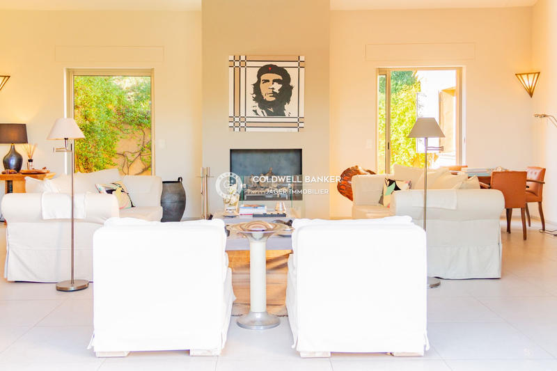 Maison - 320 m² - 6 pièces