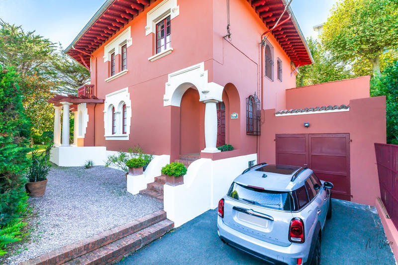 Maison - 214 m² - 6 pièces