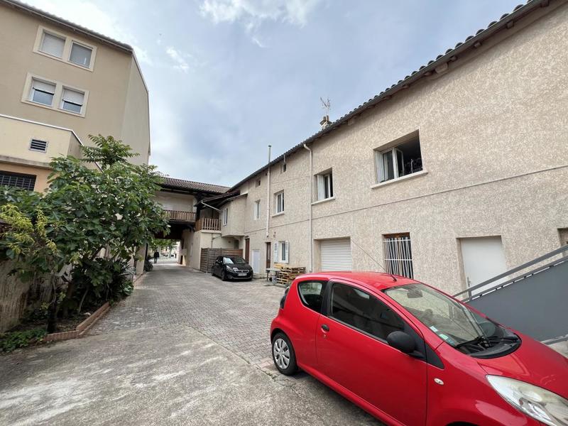 Appartement ancien - 82 m² - 1 pièce