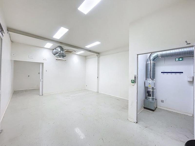 Entrepôt - 1 340 m²