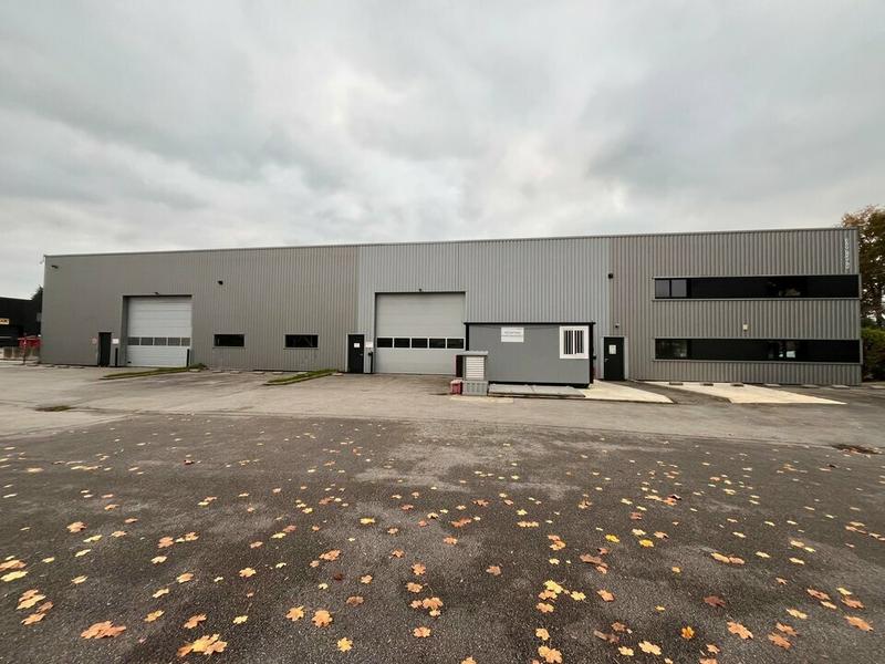 Local d'activité / Entrepôt - 1 800 m²