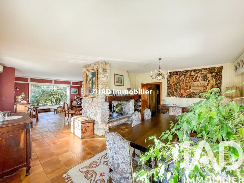 Maison - 218 m² - 9 pièces