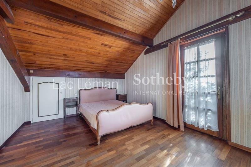 Maison - 300 m² - 8 pièces