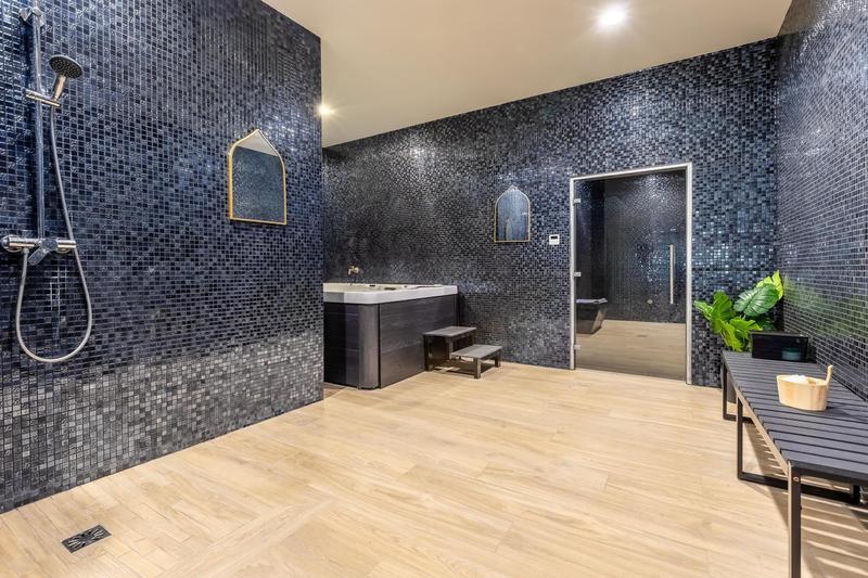 Villa - 1 300 m² - 10 pièces