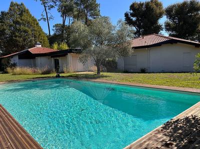 Propriété - 264 m² - 6 pièces