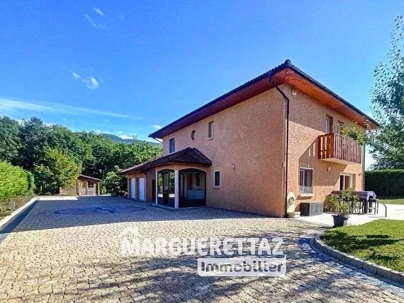 Villa - 352 m² - 10 pièces