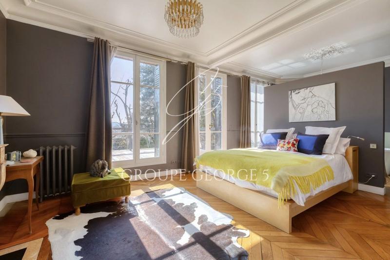 Maison - 270 m² - 10 pièces