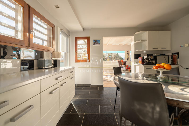 Villa - 235 m² - 8 pièces