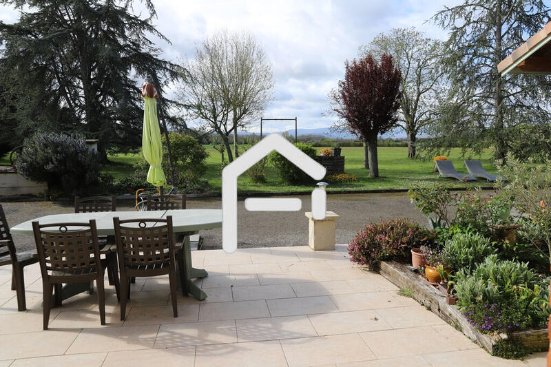 Maison - 325 m² - 10 pièces