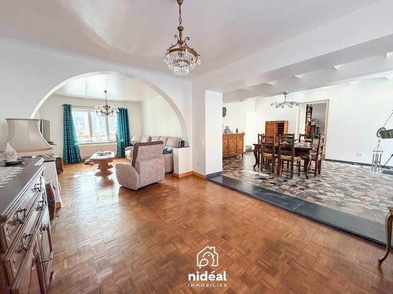 Maison - 203 m² - 7 pièces