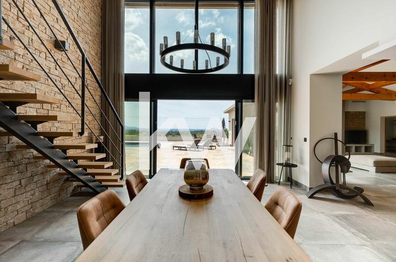 Maison - 350 m² - 8 pièces