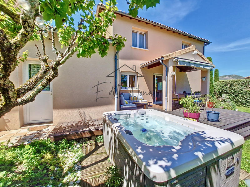 Maison - 95 m² - 5 pièces