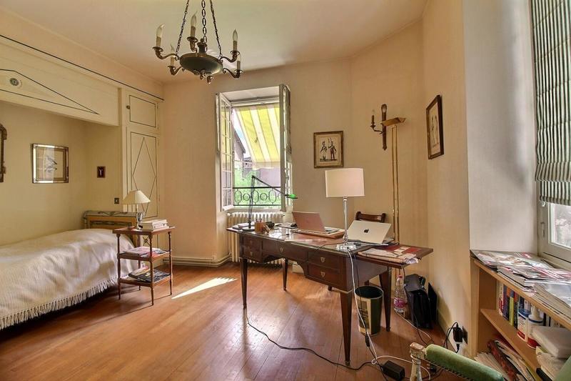 Maison - 230 m² - 7 pièces