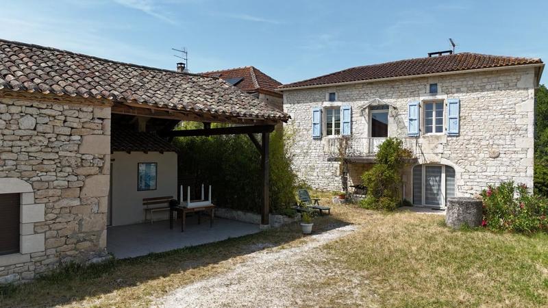 Maison - 295 m² - 10 pièces