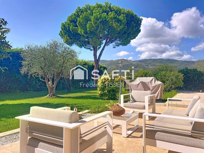 Maison - 220 m² - 8 pièces