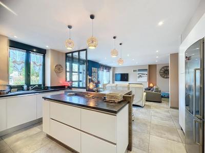 Appartement - 175 m² - 6 pièces