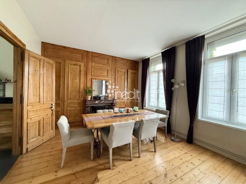 Maison - 218 m² - 8 pièces