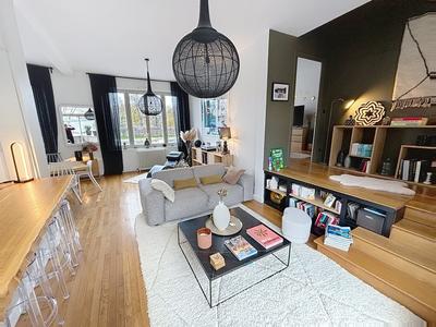 Maison de ville - 190 m² - 9 pièces