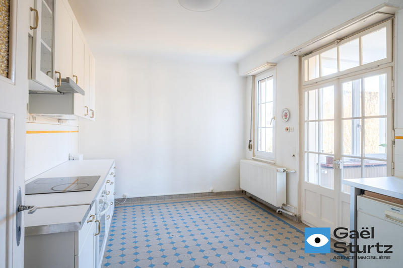 Maison - 300 m² - 11 pièces