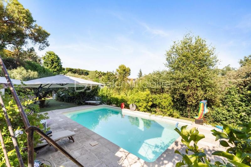 Villa - 312 m² - 6 pièces