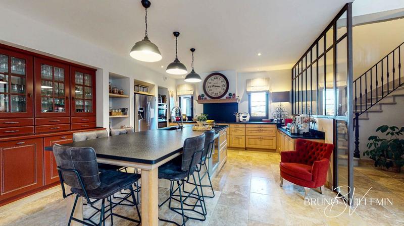 Demeure - 403 m² - 10 pièces