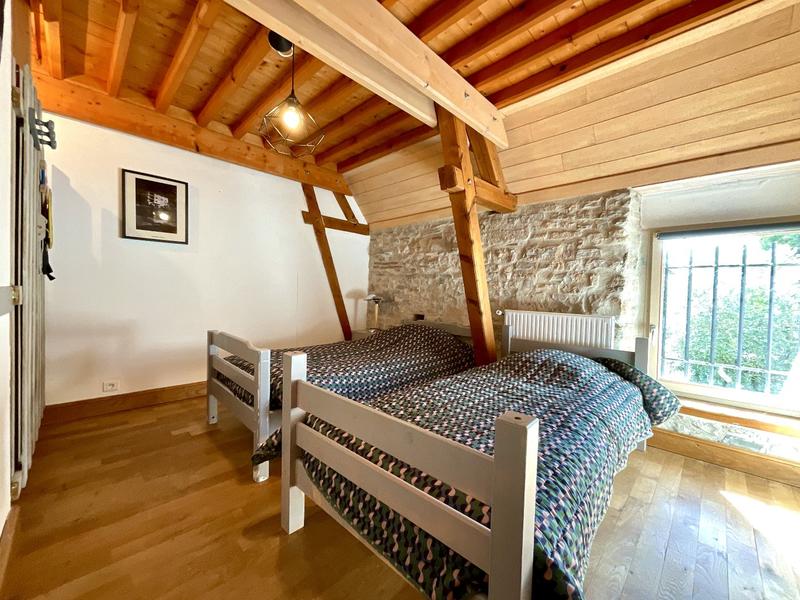 Maison - 230 m² - 9 pièces