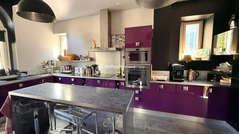 Maison - 265 m² - 11 pièces