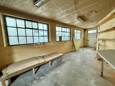 Local commercial - 144 m² - 3 pièces