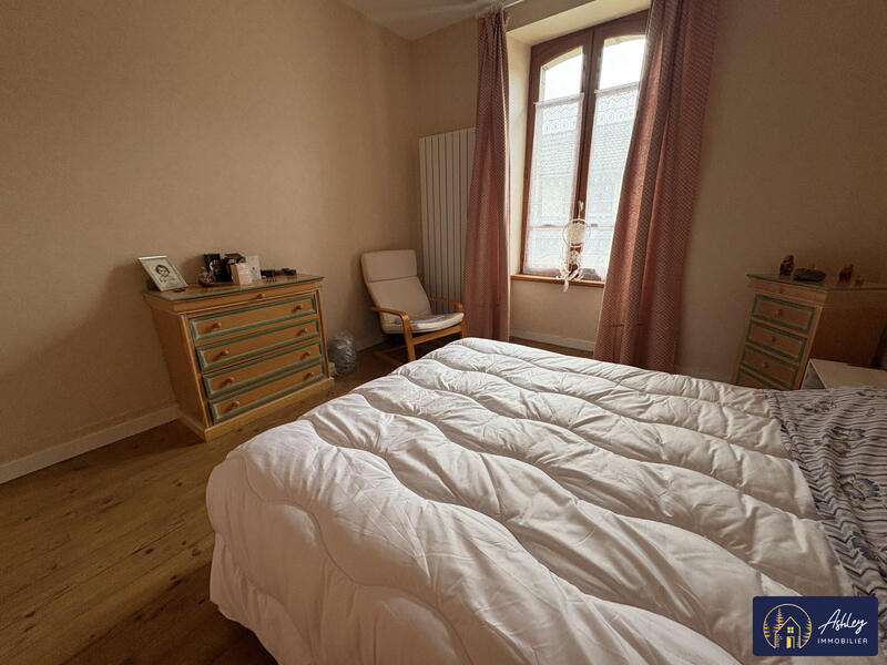 Maison - 180 m² - 7 pièces