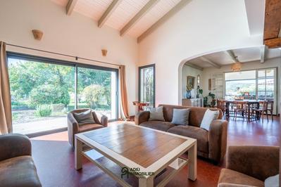 Villa - 300 m² - 7 pièces