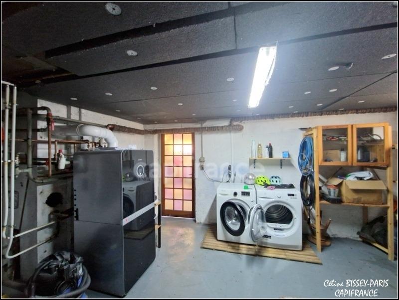 Maison - 222 m² - 8 pièces