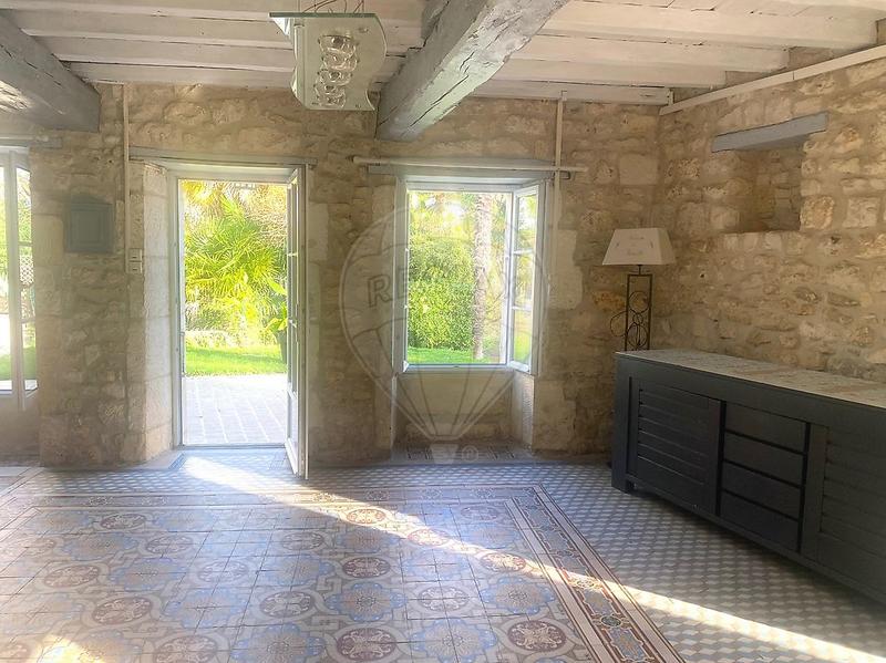 Maison - 245 m² - 8 pièces