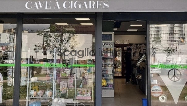 Fonds de commerce - Magasins - 135 m²